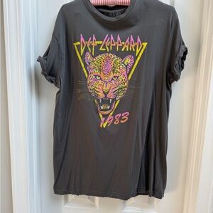 Women’s Def Leopard Graphic Tee